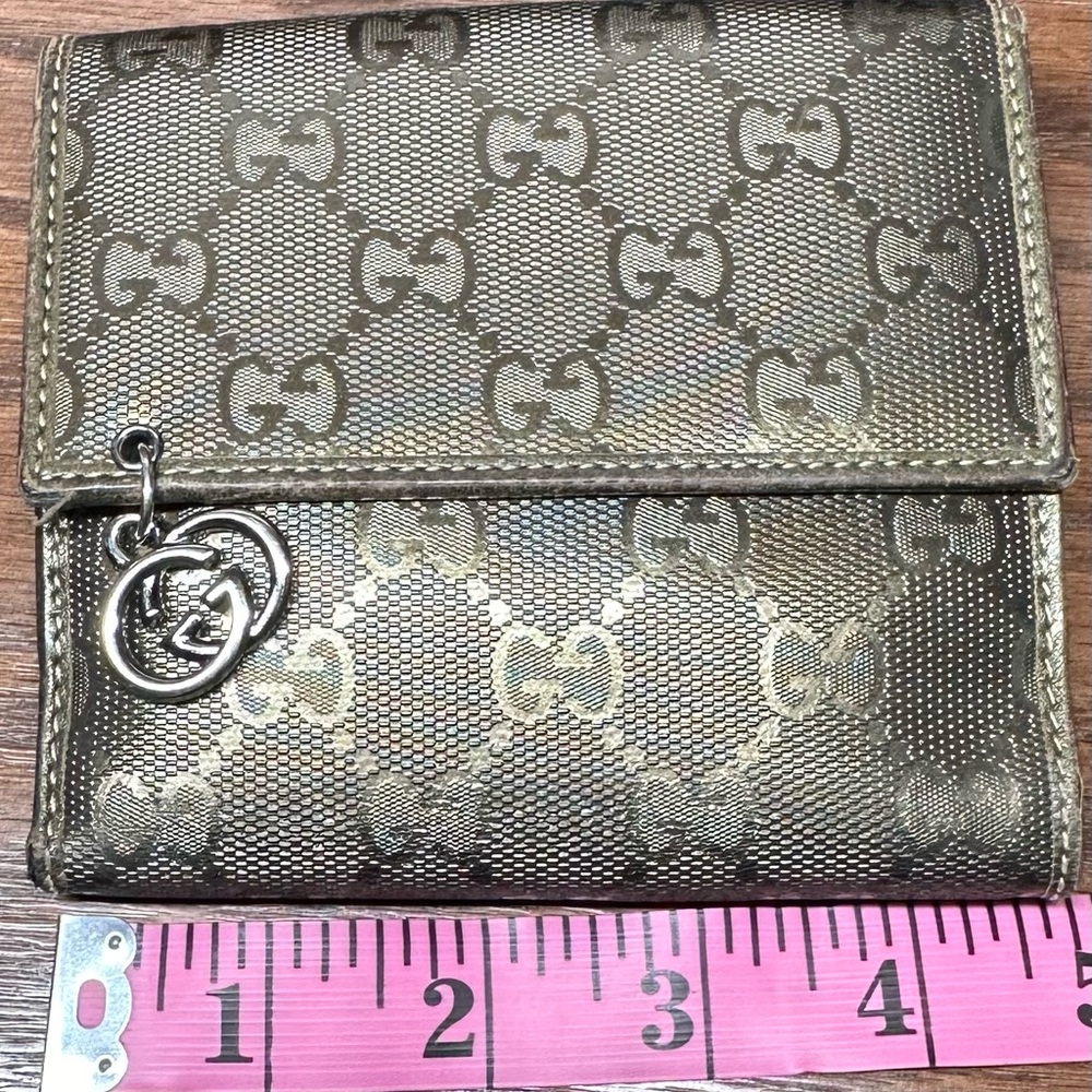 Gucci Wallet made in Italy.